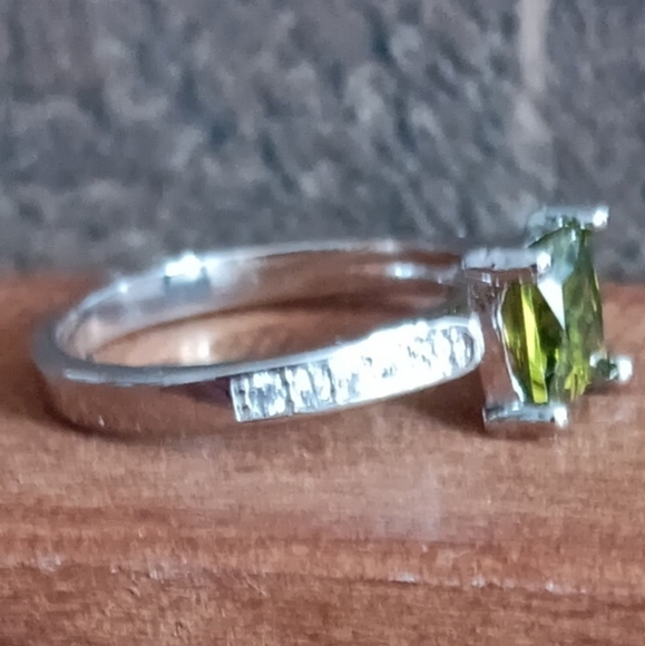 S925 Silver Synthetic Peridot Rhinestone Accent Ring - Picture 3 of 8